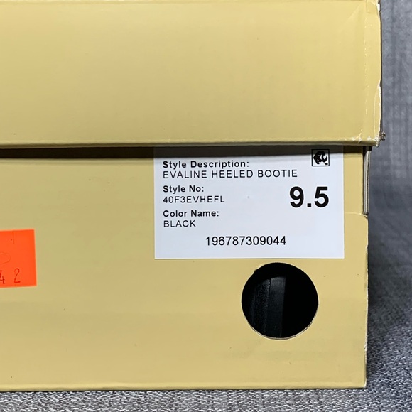 Michael Kors Evaline Almond Toe High Heel Booties Black / Signature Size 9.5 - Picture 7 of 7